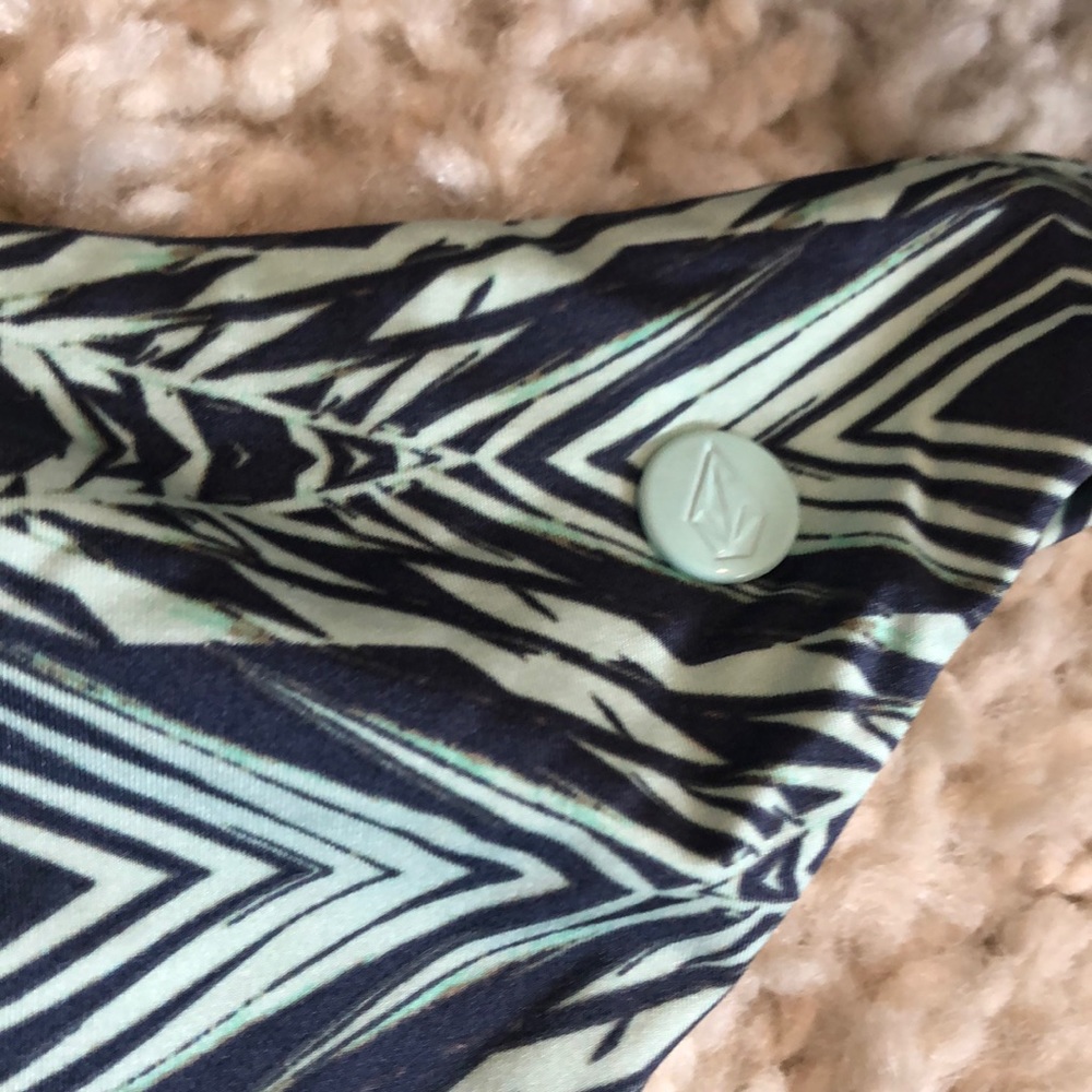 Volcom swimsuit bottoms - Picture 3 of 4